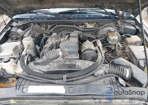 2000 Chevrolet S-10 Ls from USA, damaged, VIN 1GCCS1443YK111023